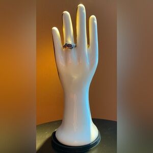 Ring with amethyst stone